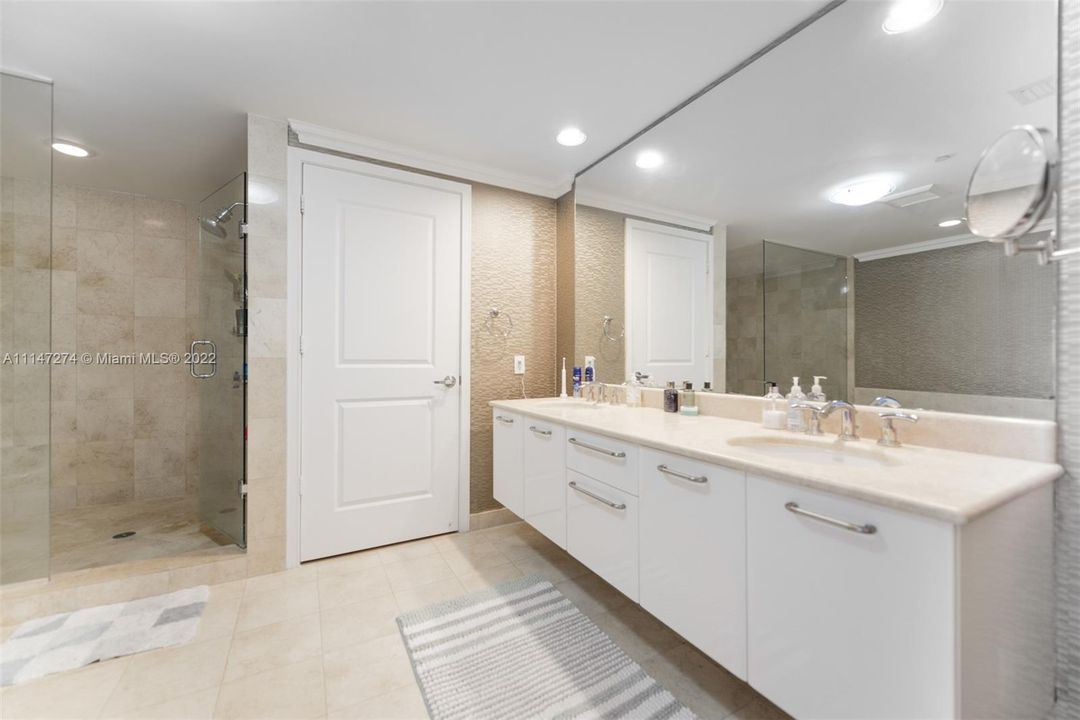 Recently Sold: $1,380,000 (3 beds, 3 baths, 2308 Square Feet)