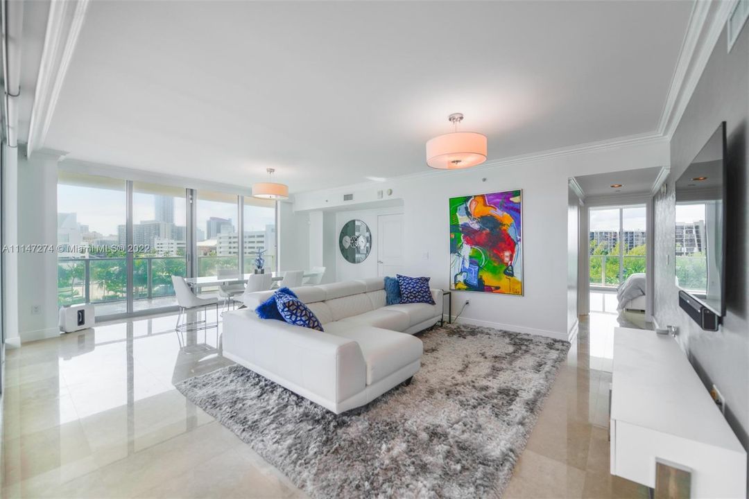 Recently Sold: $1,380,000 (3 beds, 3 baths, 2308 Square Feet)