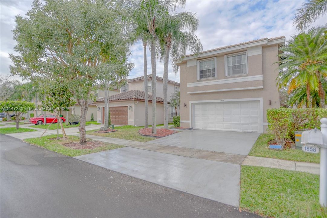 Recently Sold: $609,999 (4 beds, 2 baths, 2347 Square Feet)