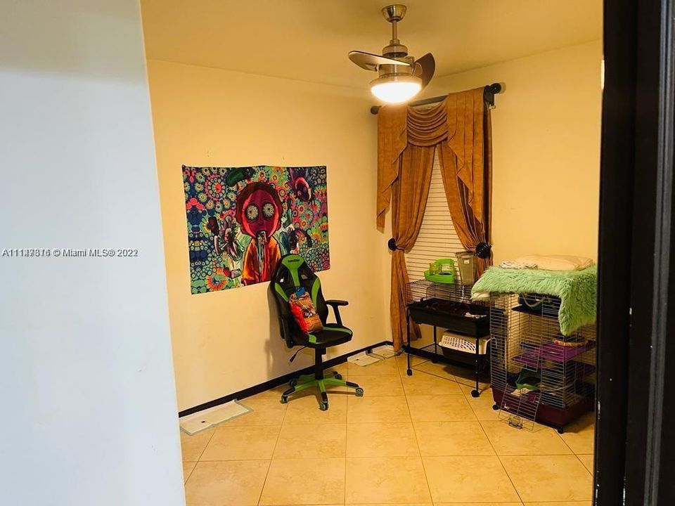 Recently Rented: $3,000 (3 beds, 2 baths, 2581 Square Feet)