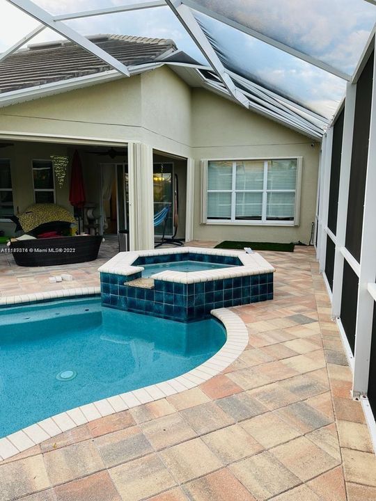 Recently Rented: $3,000 (3 beds, 2 baths, 2581 Square Feet)