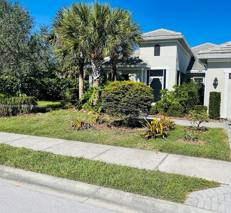 Recently Rented: $3,000 (3 beds, 2 baths, 2581 Square Feet)