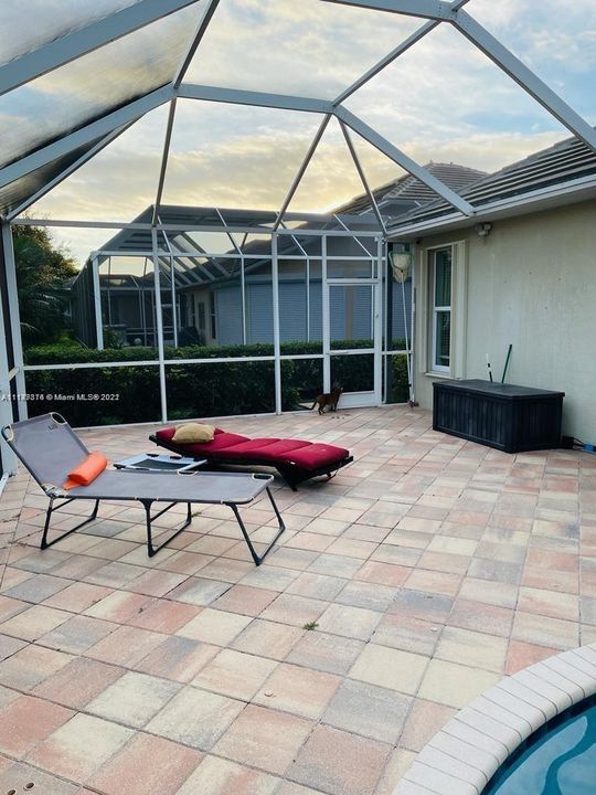 Recently Rented: $3,000 (3 beds, 2 baths, 2581 Square Feet)