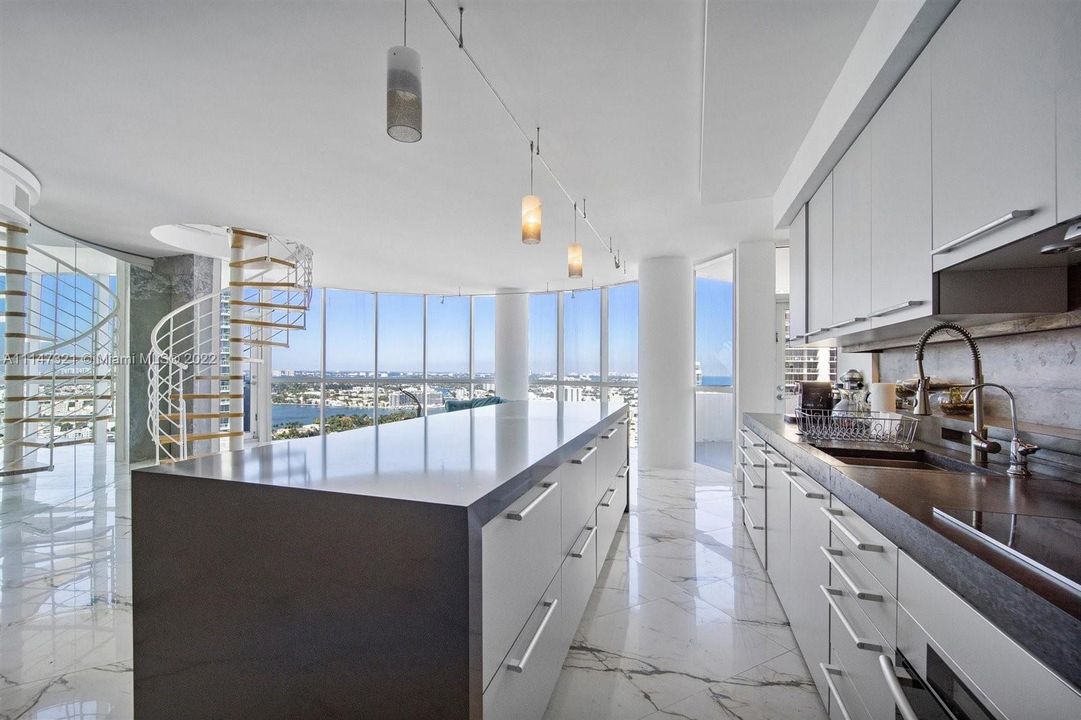 Recently Sold: $1,999,999 (2 beds, 2 baths, 2070 Square Feet)