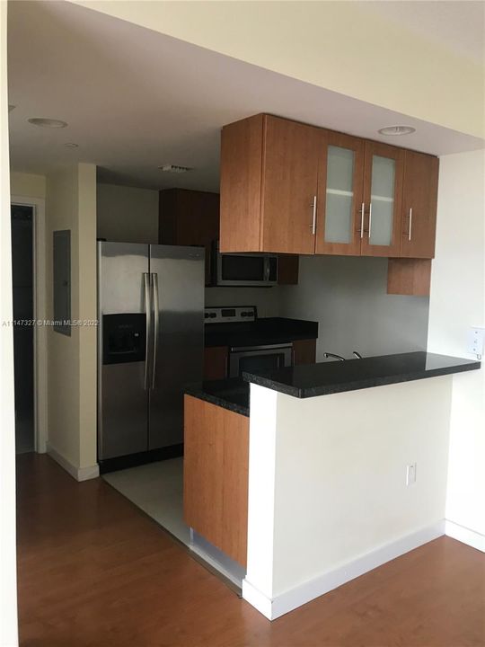 Recently Sold: $355,000 (1 beds, 1 baths, 663 Square Feet)