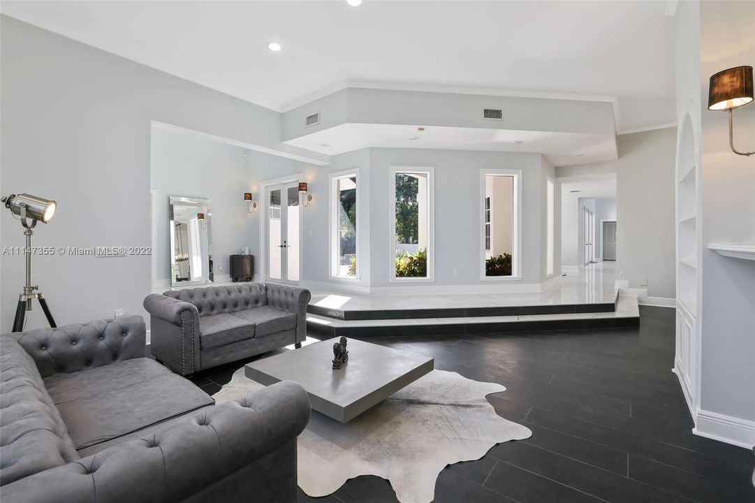 Recently Sold: $1,995,000 (5 beds, 4 baths, 3950 Square Feet)