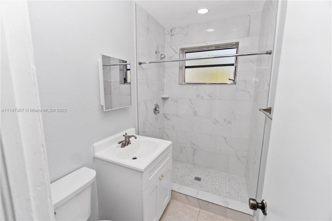 最近售出: $365,000 (3 贝兹, 2 浴室, 1277 平方英尺)