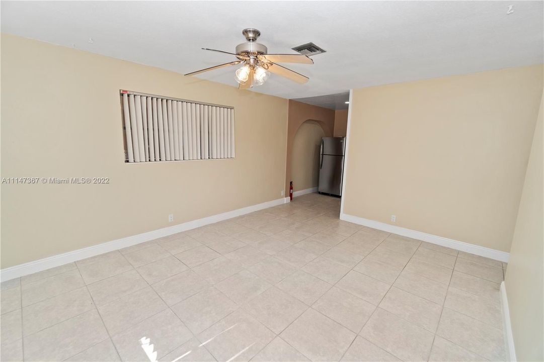Recently Sold: $365,000 (3 beds, 2 baths, 1277 Square Feet)