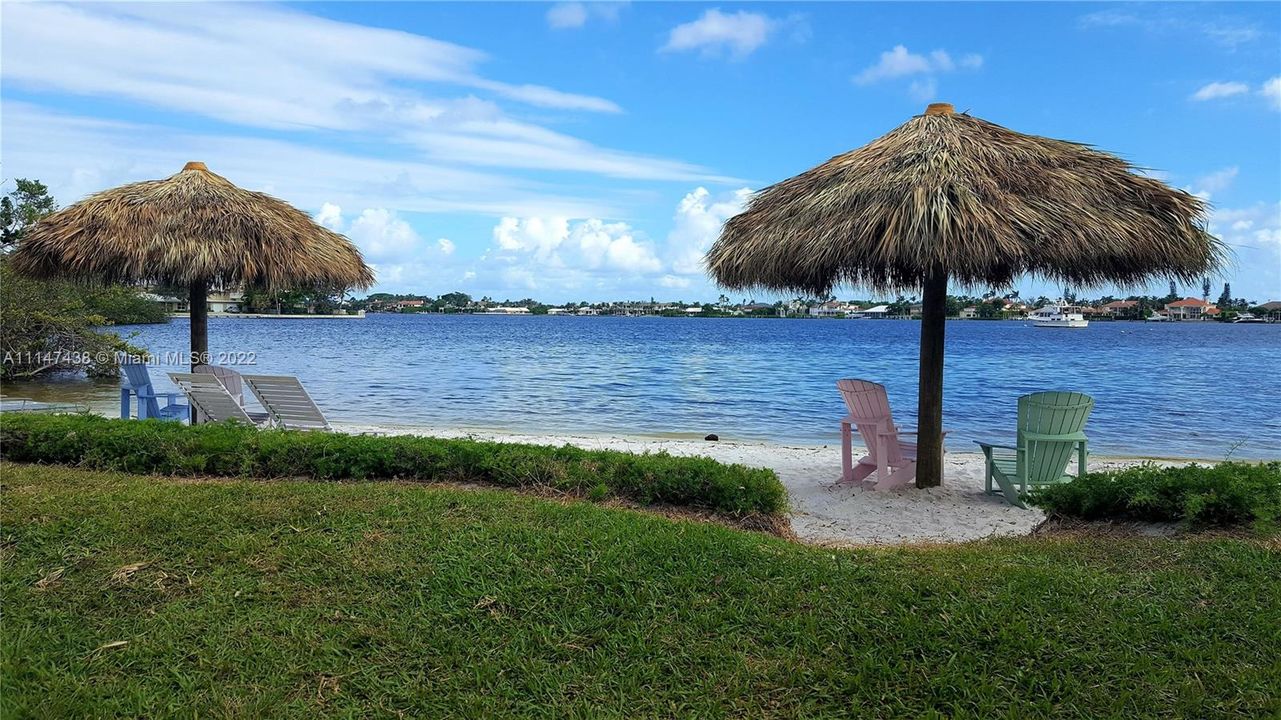 Vendido Recientemente: $359,900 (3 camas, 2 baños, 1144 Pies cuadrados)
