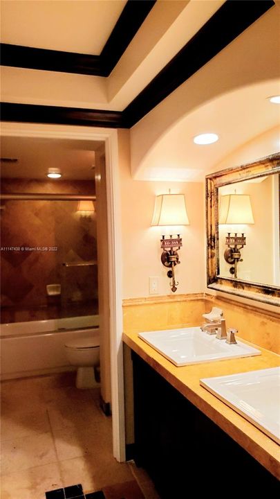 Vendido Recientemente: $359,900 (3 camas, 2 baños, 1144 Pies cuadrados)