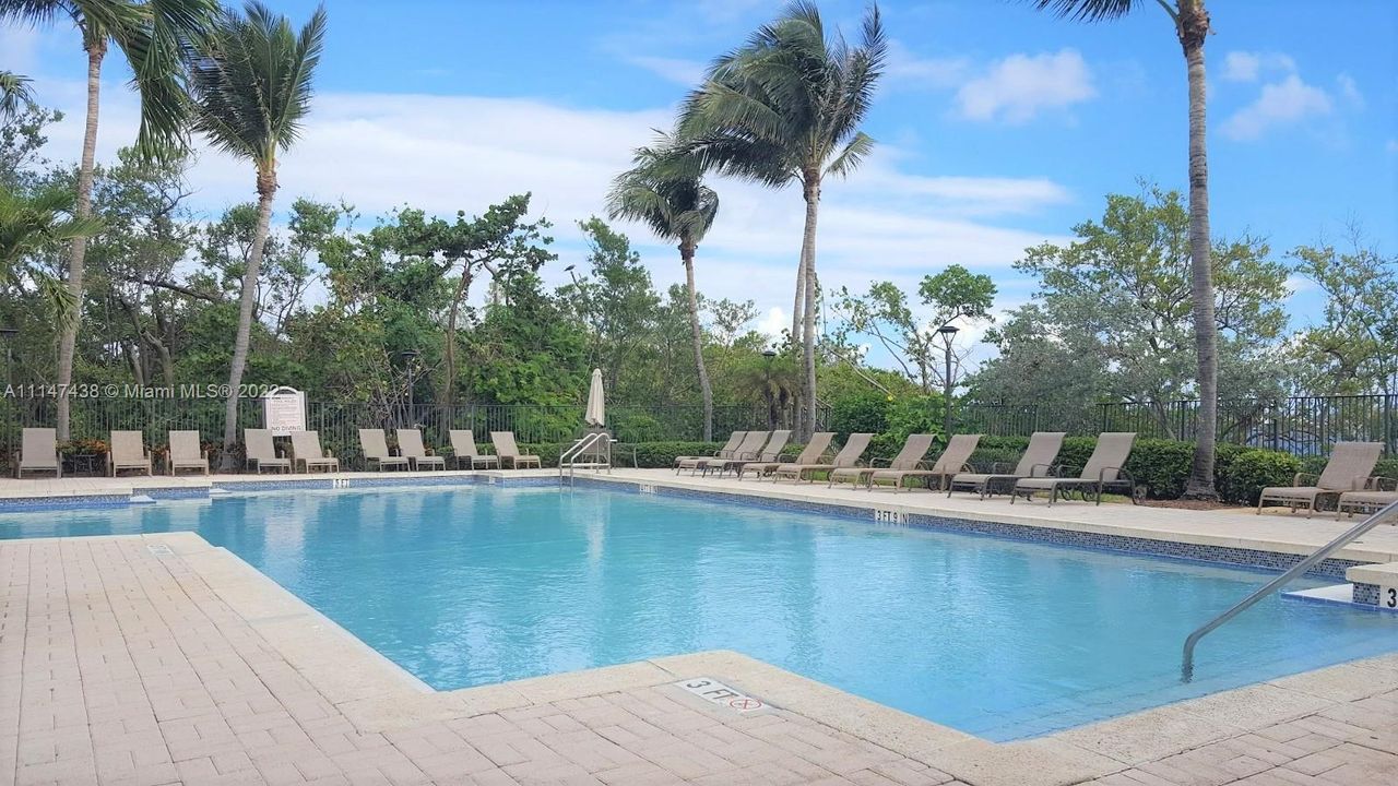 Vendido Recientemente: $359,900 (3 camas, 2 baños, 1144 Pies cuadrados)