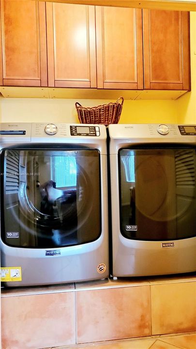 Vendido Recientemente: $359,900 (3 camas, 2 baños, 1144 Pies cuadrados)