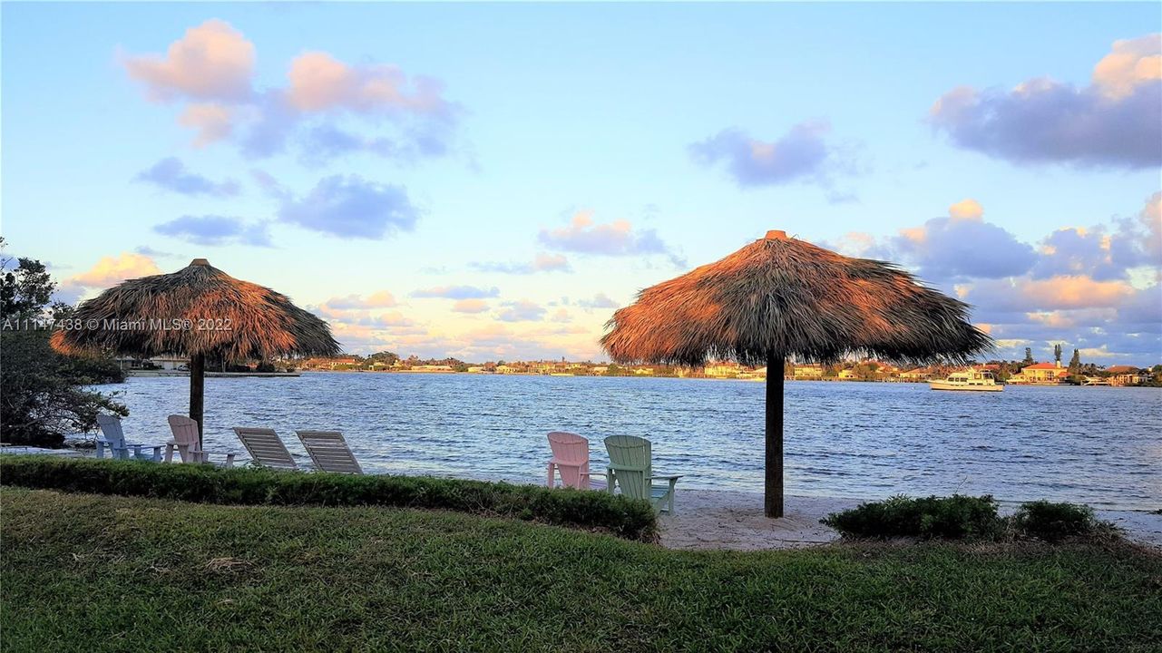 Vendido Recientemente: $359,900 (3 camas, 2 baños, 1144 Pies cuadrados)