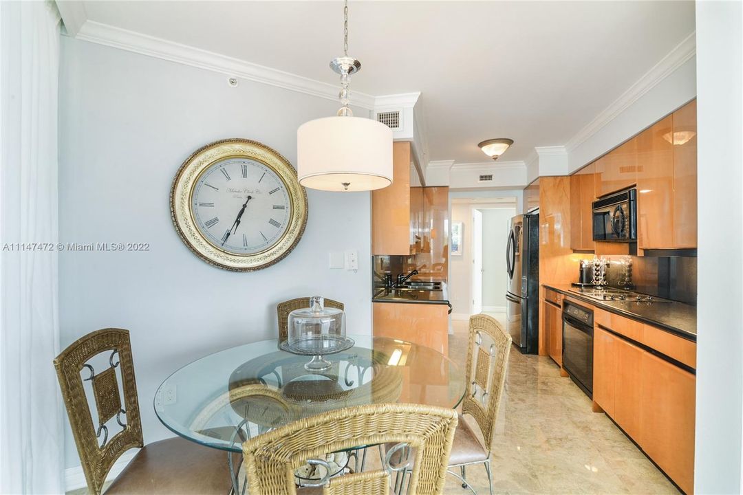 Recently Sold: $1,068,000 (2 beds, 2 baths, 1680 Square Feet)