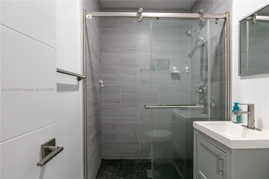 最近售出: $499,500 (2 贝兹, 1 浴室, 878 平方英尺)