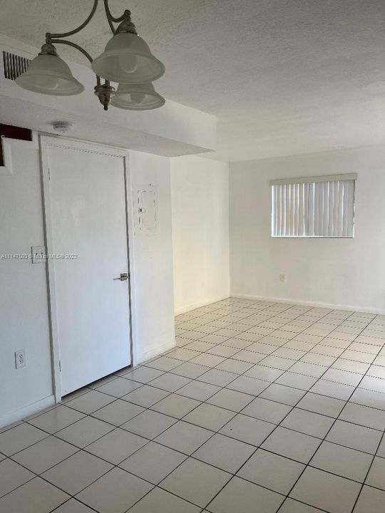 Недавно арендовано: $1,900 (2 спален, 1 ванн, 896 Квадратных фут)