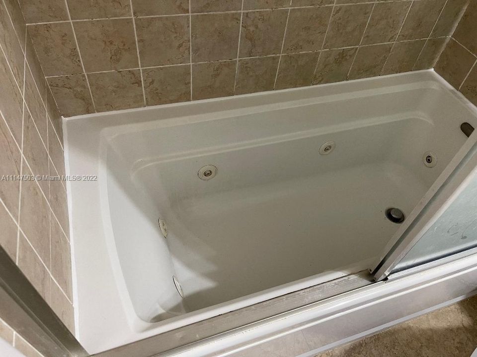 Недавно арендовано: $1,900 (2 спален, 1 ванн, 896 Квадратных фут)