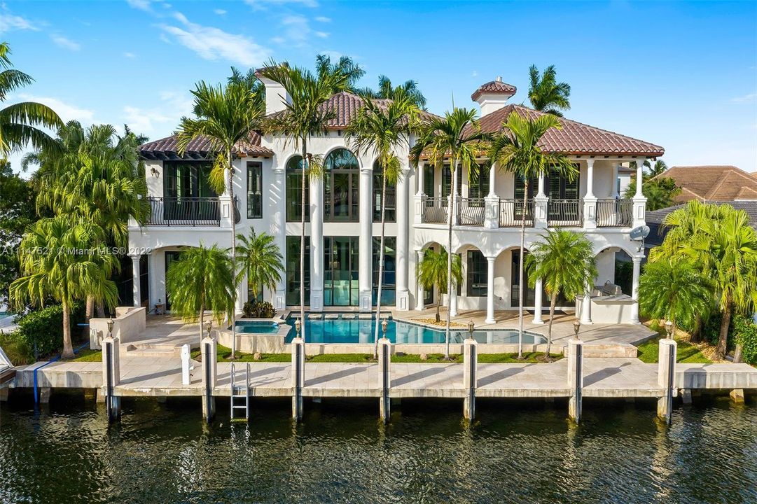 Recently Sold: $4,950,000 (6 beds, 7 baths, 5854 Square Feet)