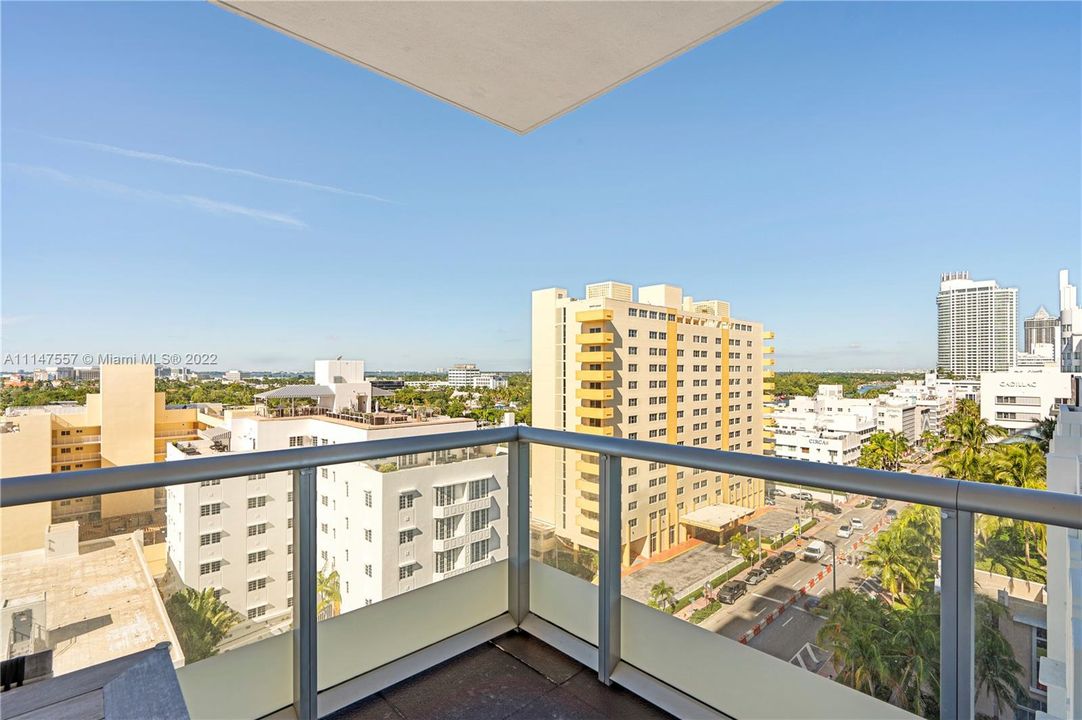 Recently Sold: $2,125,000 (2 beds, 2 baths, 1421 Square Feet)