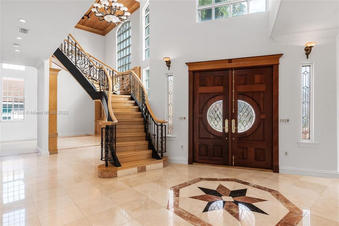 Recently Sold: $1,300,000 (4 beds, 5 baths, 4853 Square Feet)