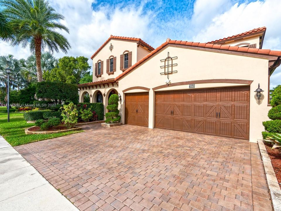 Recently Sold: $1,425,000 (5 beds, 4 baths, 3510 Square Feet)