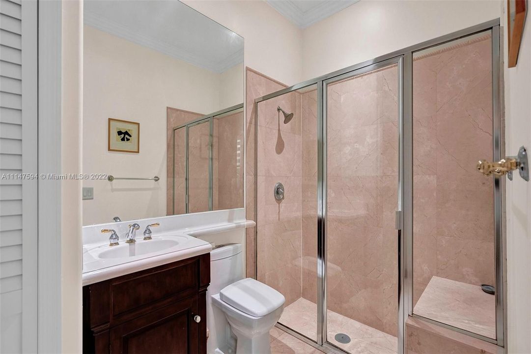 Недавно продано: $1,450,000 (6 спален, 4 ванн, 3541 Квадратных фут)