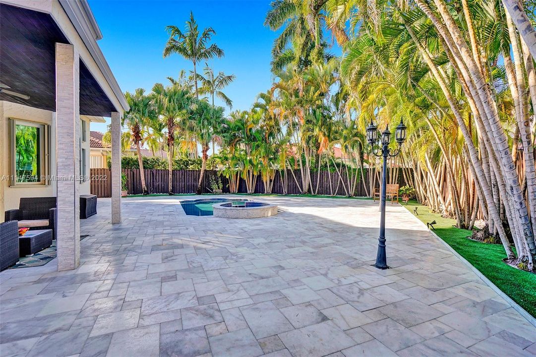 Recently Sold: $1,450,000 (6 beds, 4 baths, 3541 Square Feet)