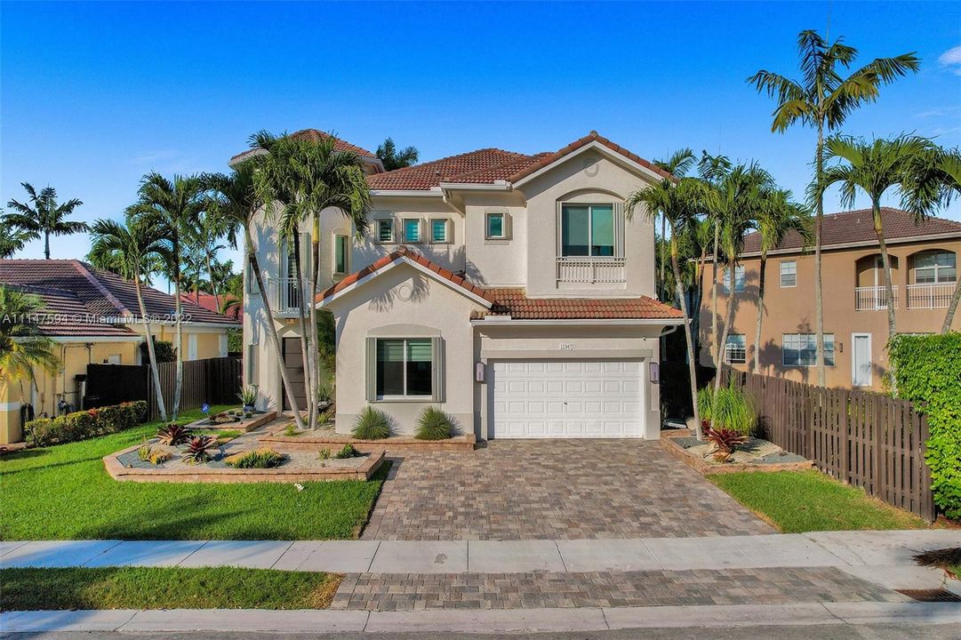 Recently Sold: $1,450,000 (6 beds, 4 baths, 3541 Square Feet)