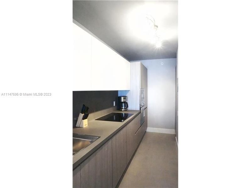 For Sale: $369,000 (0 beds, 1 baths, 525 Square Feet)