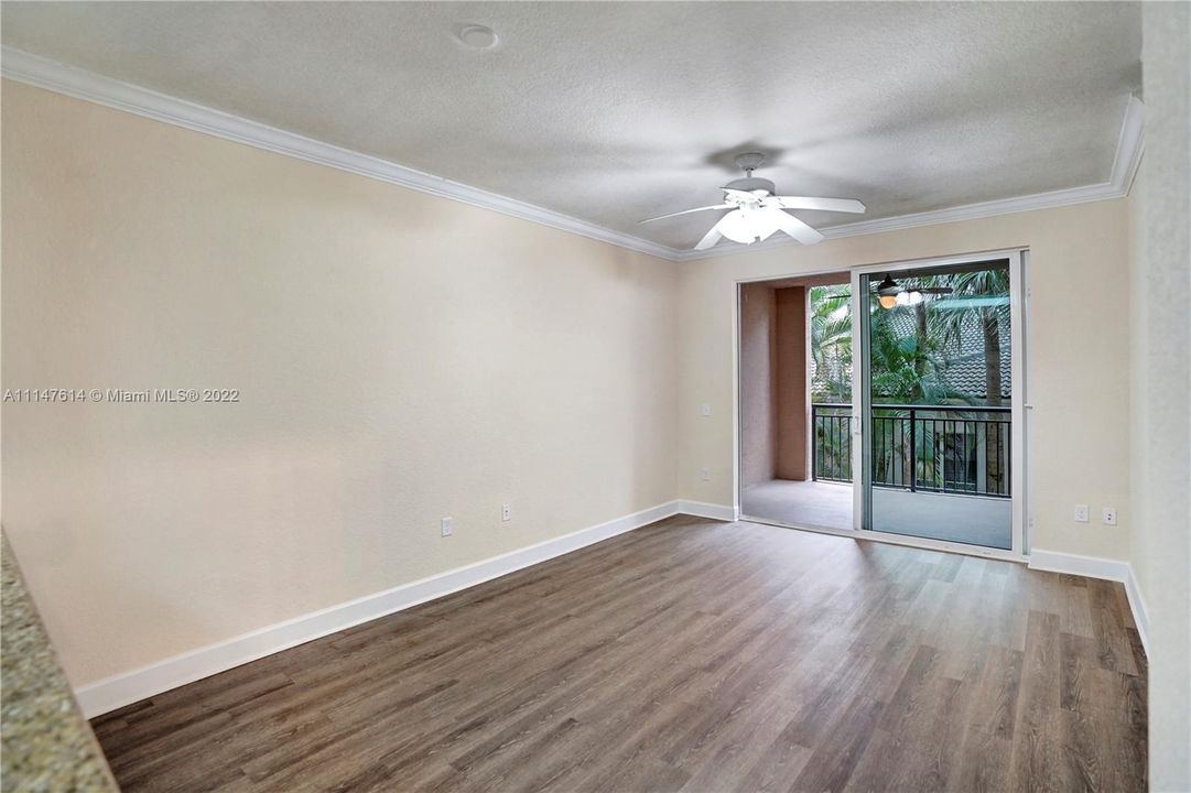 Vendido Recientemente: $179,900 (1 camas, 1 baños, 817 Pies cuadrados)