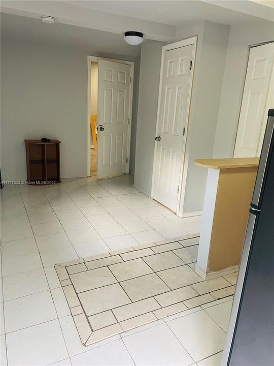 Recently Rented: $1,000 (1 beds, 1 baths, 1208 Square Feet)