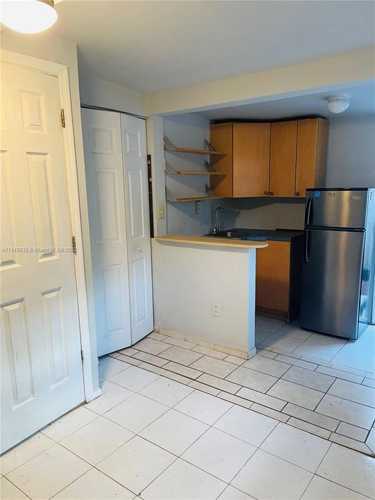 Recently Rented: $1,000 (1 beds, 1 baths, 1208 Square Feet)