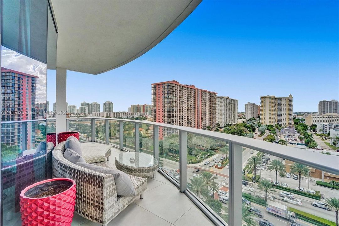Recently Sold: $1,445,000 (2 beds, 2 baths, 1465 Square Feet)