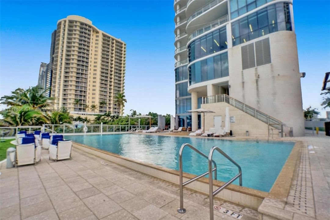 Recently Sold: $1,445,000 (2 beds, 2 baths, 1465 Square Feet)