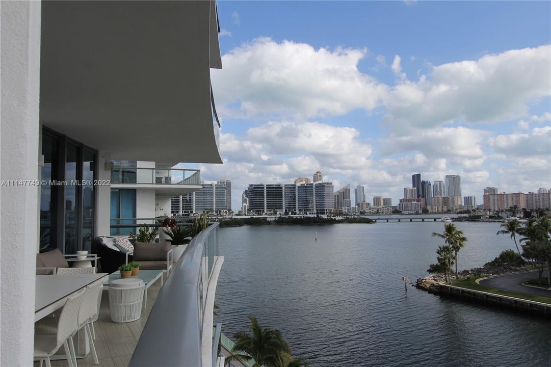 Recently Sold: $1,590,000 (3 beds, 4 baths, 2441 Square Feet)