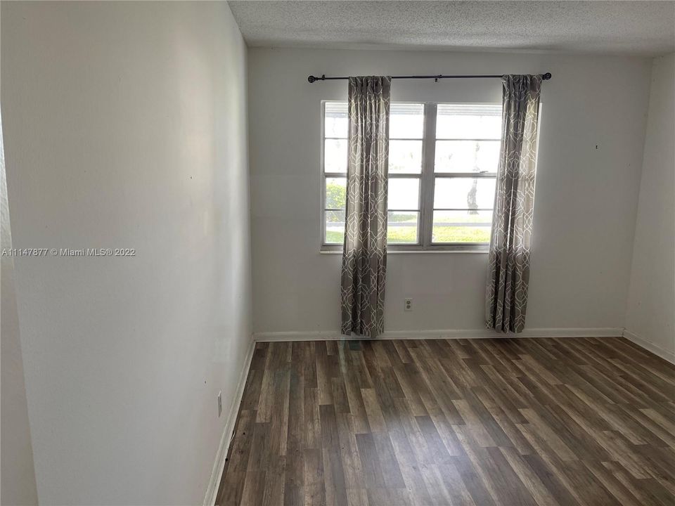 Recently Sold: $90,000 (2 beds, 1 baths, 880 Square Feet)