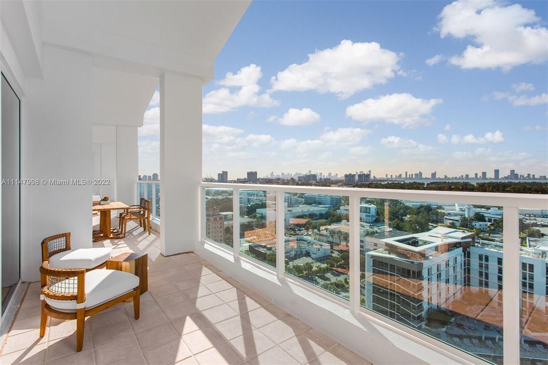 Recently Sold: $10,700,000 (4 beds, 3 baths, 2863 Square Feet)