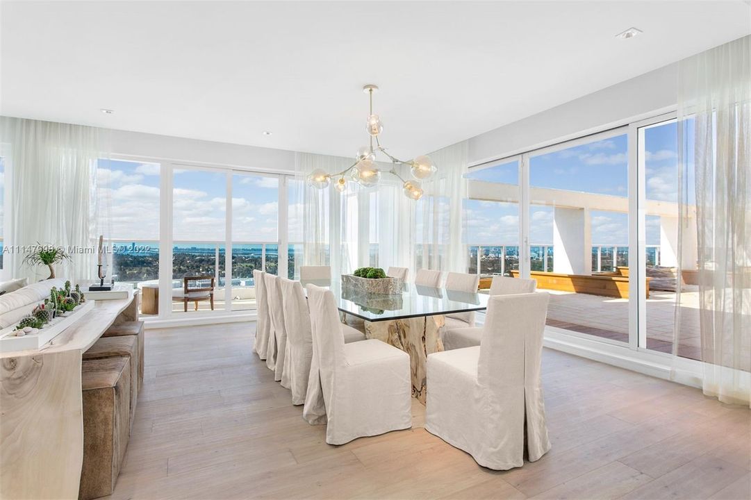 Recently Sold: $10,700,000 (4 beds, 3 baths, 2863 Square Feet)