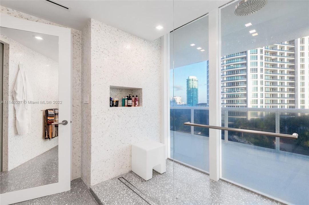 Recently Sold: $2,800,000 (2 beds, 2 baths, 1322 Square Feet)