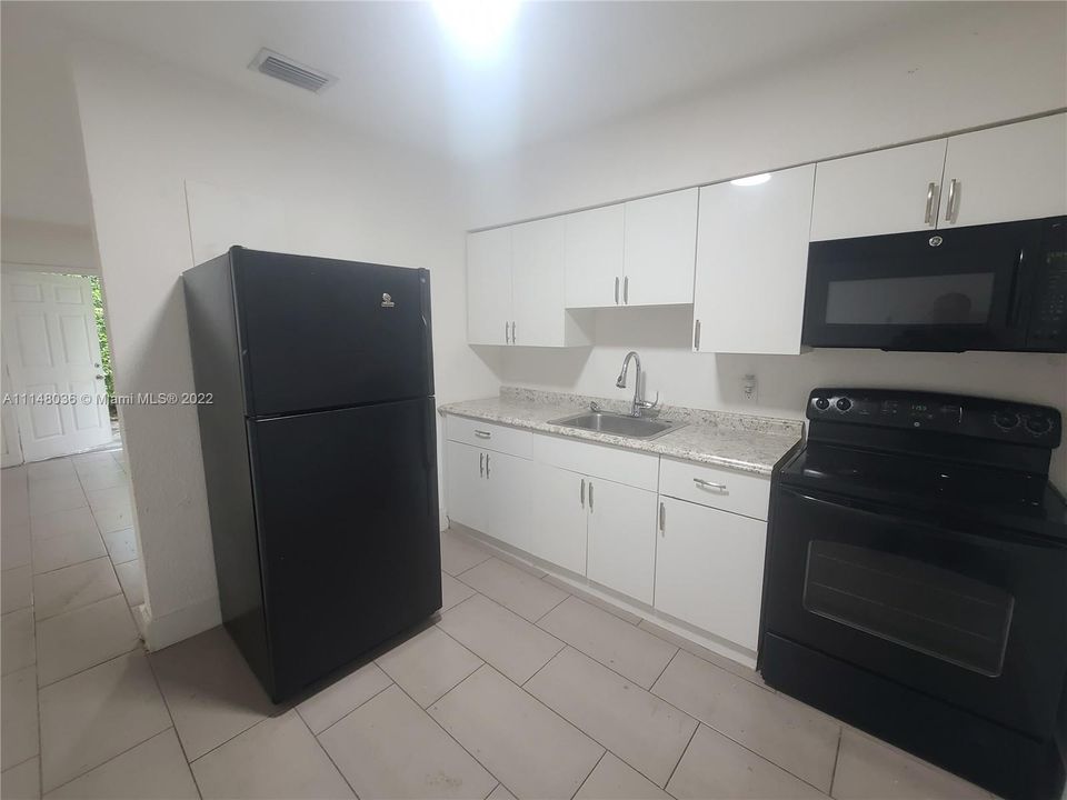 Recently Rented: $1,700 (2 beds, 1 baths, 790 Square Feet)