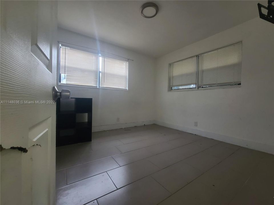 Recently Rented: $1,700 (2 beds, 1 baths, 790 Square Feet)