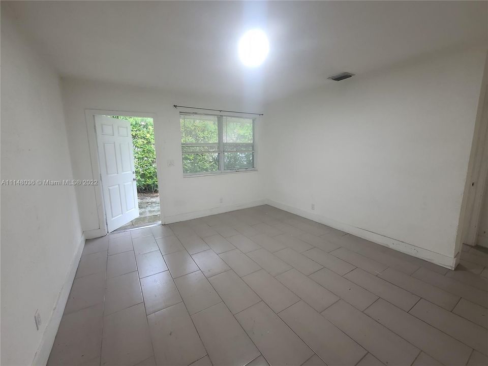 Recently Rented: $1,700 (2 beds, 1 baths, 790 Square Feet)