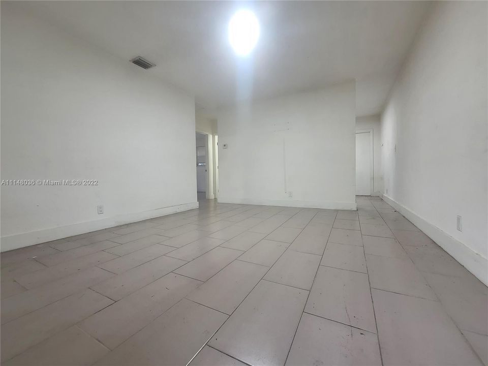 Recently Rented: $1,700 (2 beds, 1 baths, 790 Square Feet)