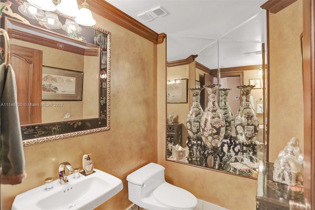 最近售出: $879,000 (2 贝兹, 2 浴室, 2240 平方英尺)