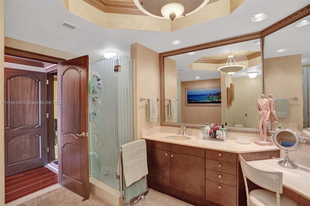 最近售出: $879,000 (2 贝兹, 2 浴室, 2240 平方英尺)