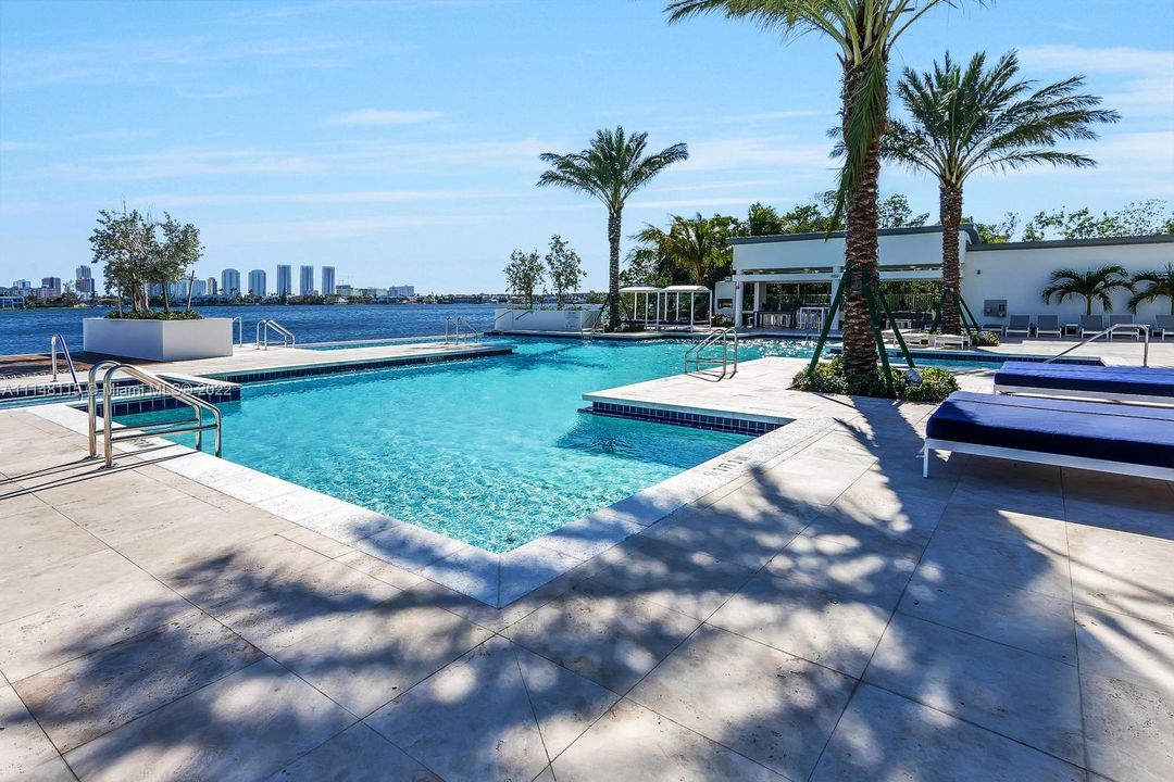 Recently Sold: $1,060,000 (2 beds, 3 baths, 1750 Square Feet)