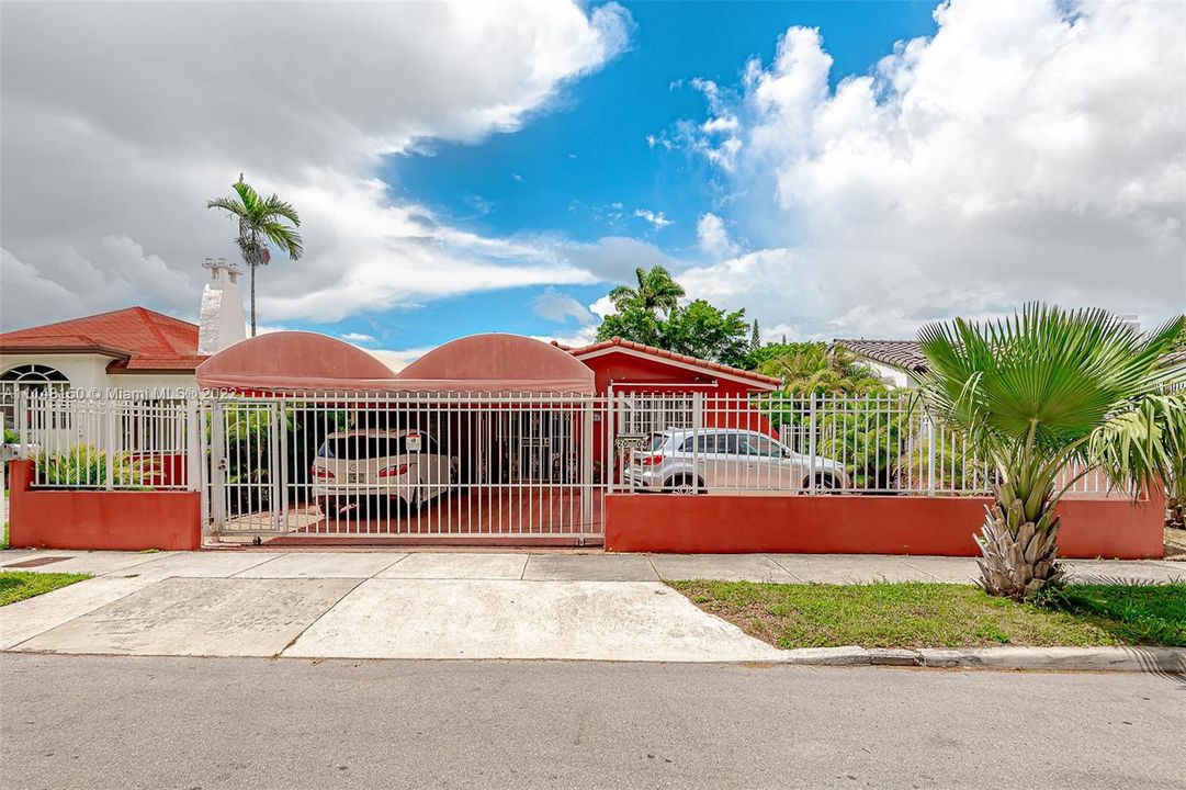 Recently Sold: $879,000 (3 beds, 3 baths, 2821 Square Feet)