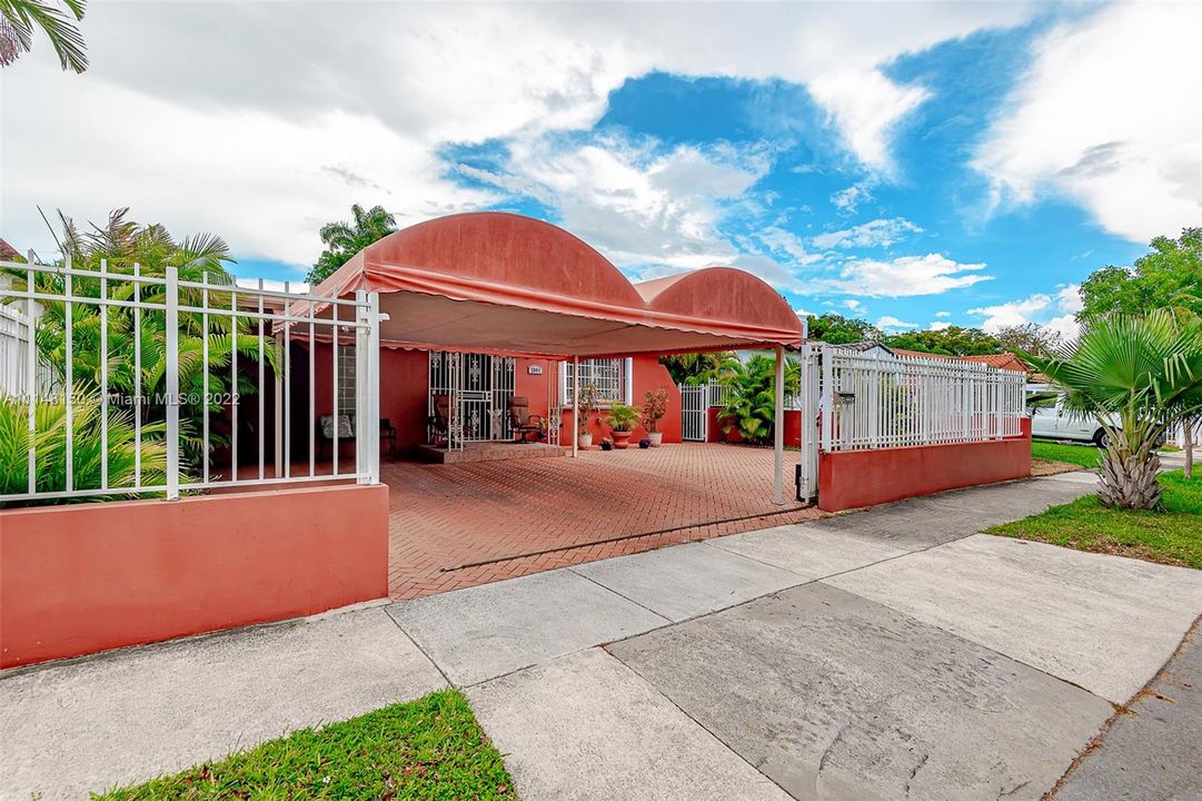 Recently Sold: $879,000 (3 beds, 3 baths, 2821 Square Feet)