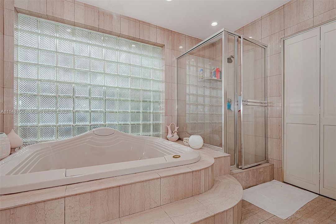 最近售出: $879,000 (3 贝兹, 3 浴室, 2821 平方英尺)