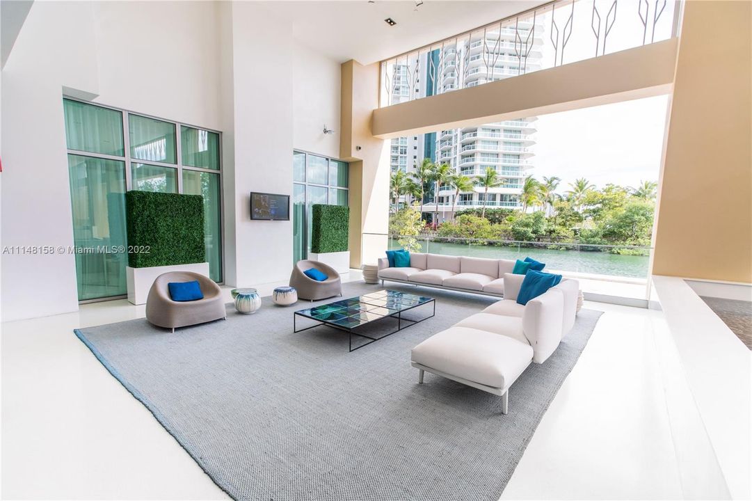 Recently Sold: $1,045,000 (2 beds, 3 baths, 1524 Square Feet)